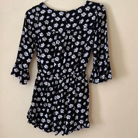 Abercrombie & Fitch Size XS Romper Barely Worn - Picture 6 of 7